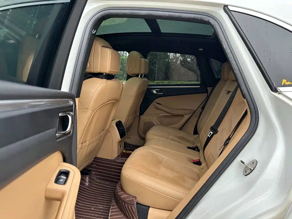 Porsche Macan — миниатюра 9
