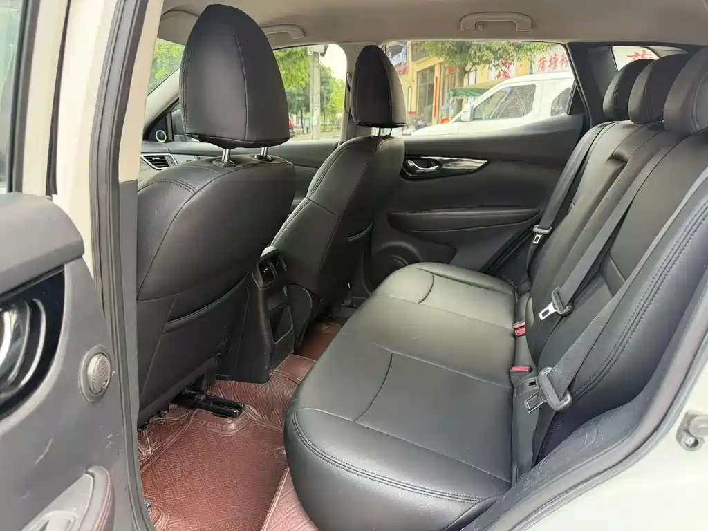 Nissan Qashqai — миниатюра 8