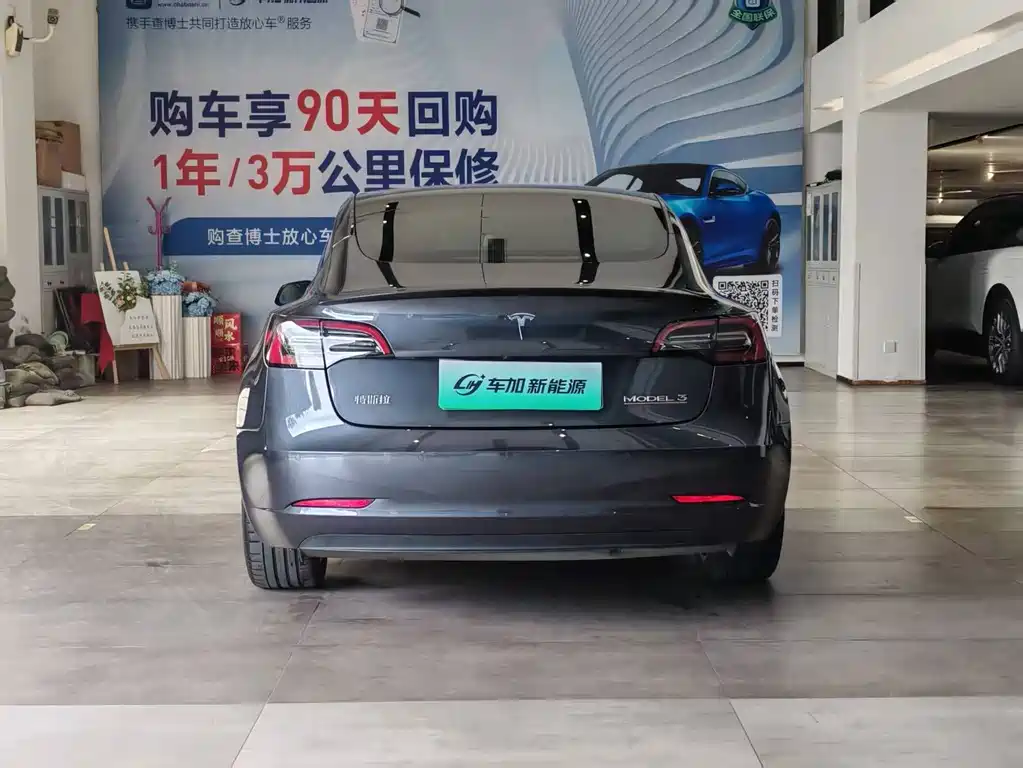 Tesla Model 3 — миниатюра 7