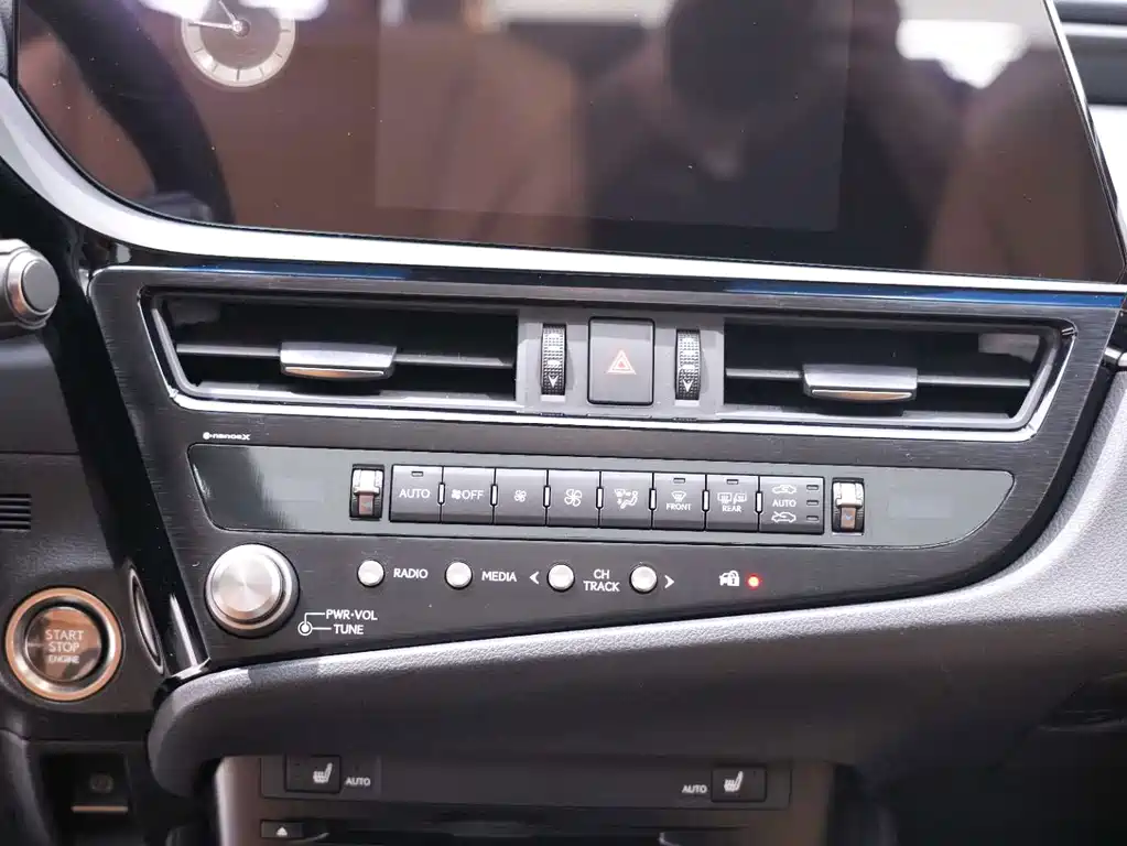 Lexus ES — миниатюра 21