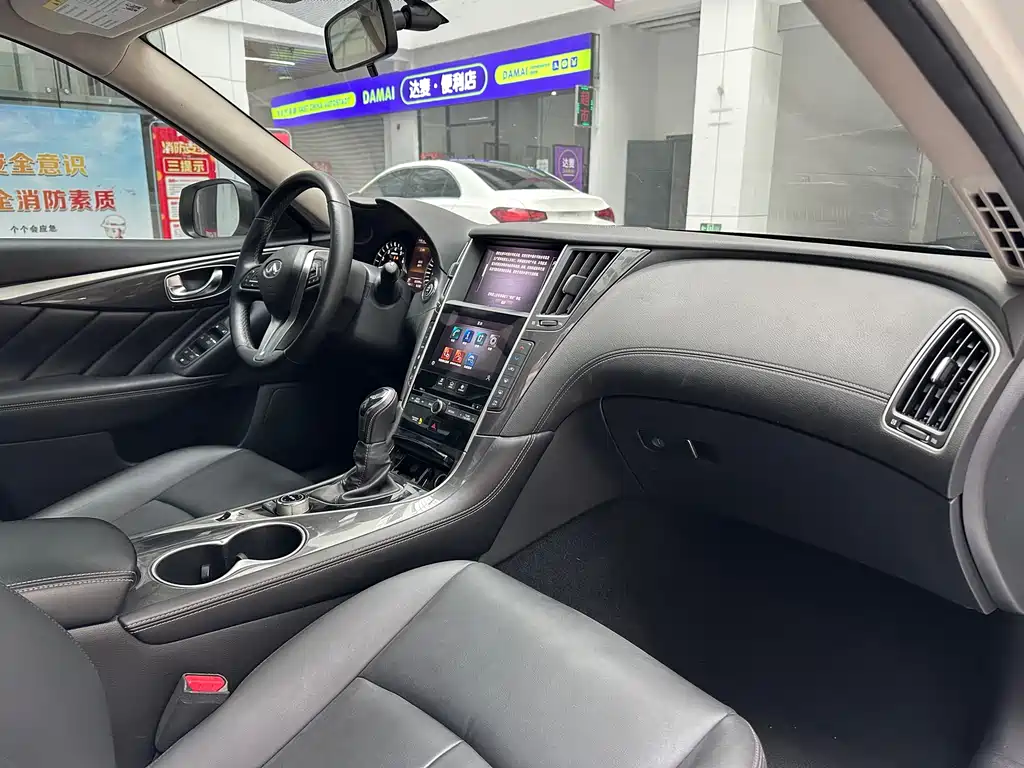 INFINITI Q50L