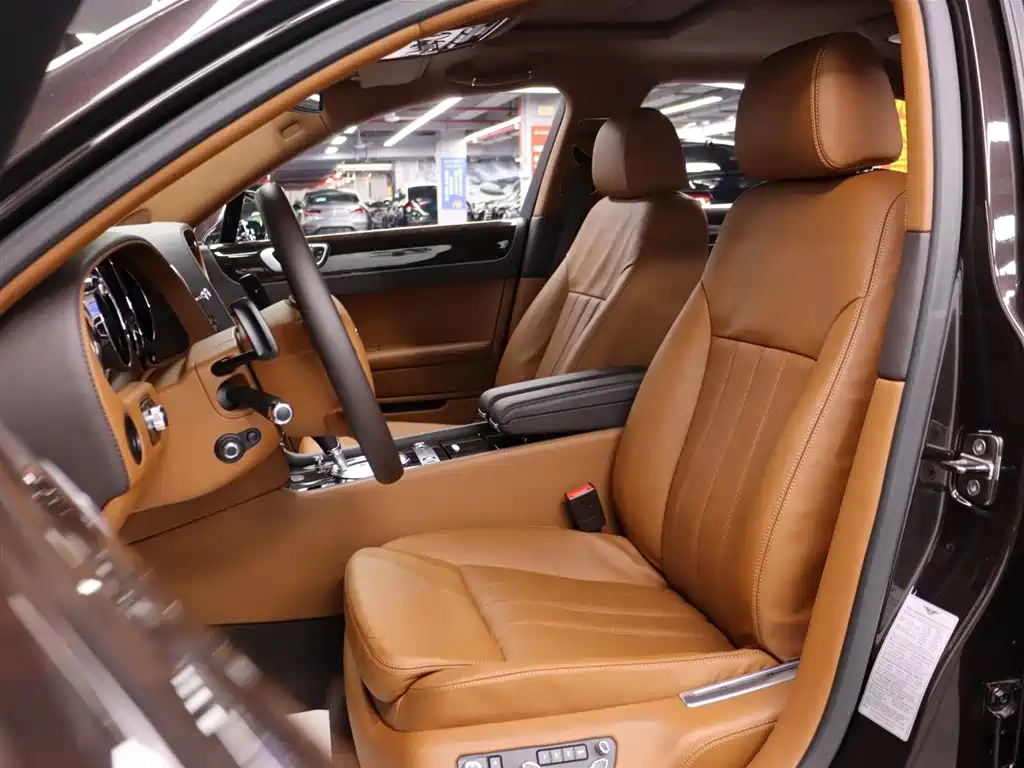 Bentley Flying Spur 2010 6.0T мест