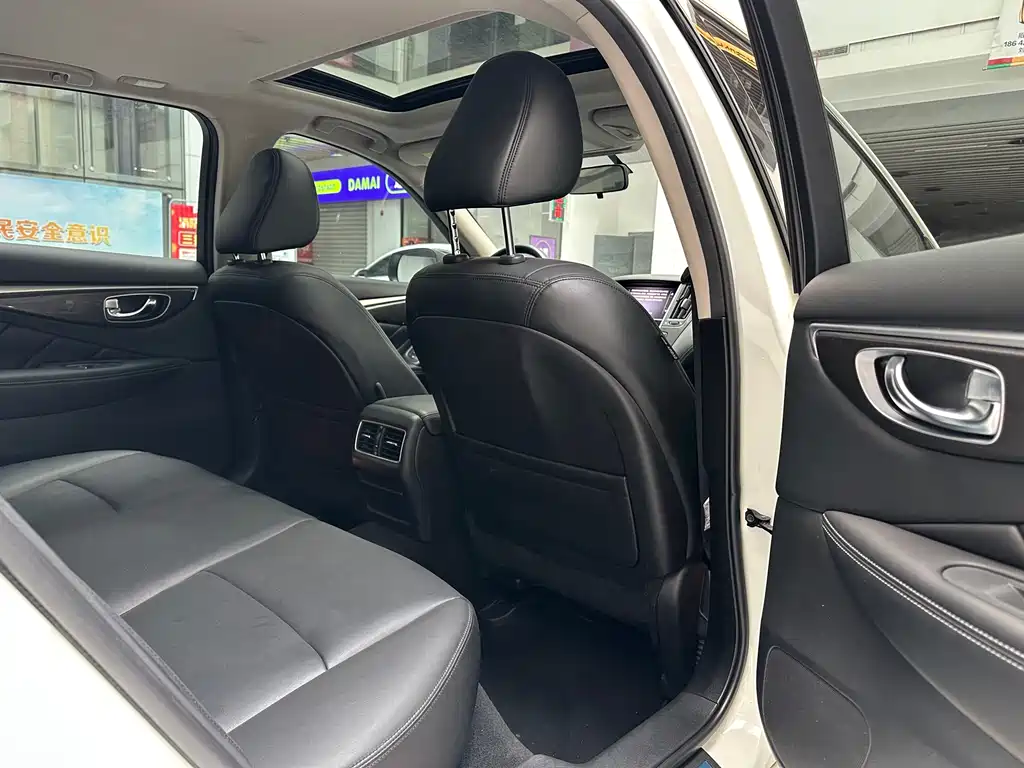 INFINITI Q50L