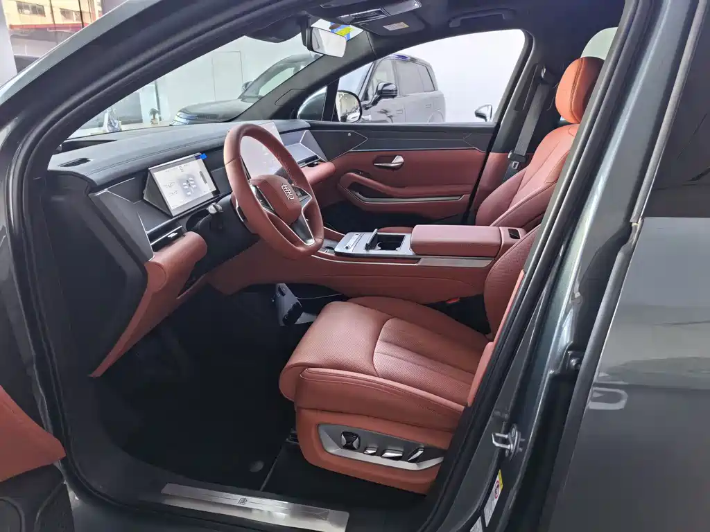 BYD Tang L L 2025 DM 175KM