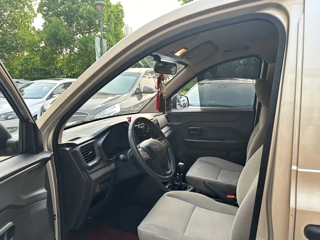 Wuling Hongguang V — миниатюра 7