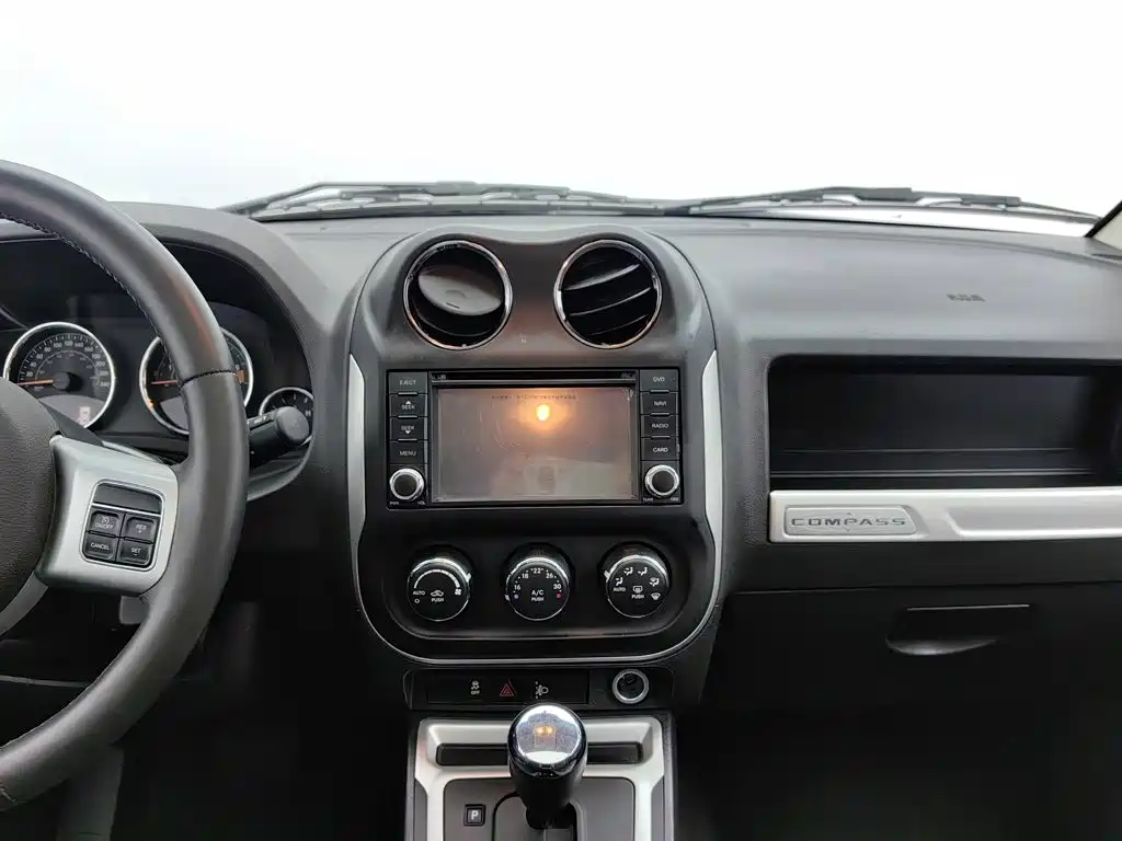 Jeep Compass (Import) — миниатюра 12