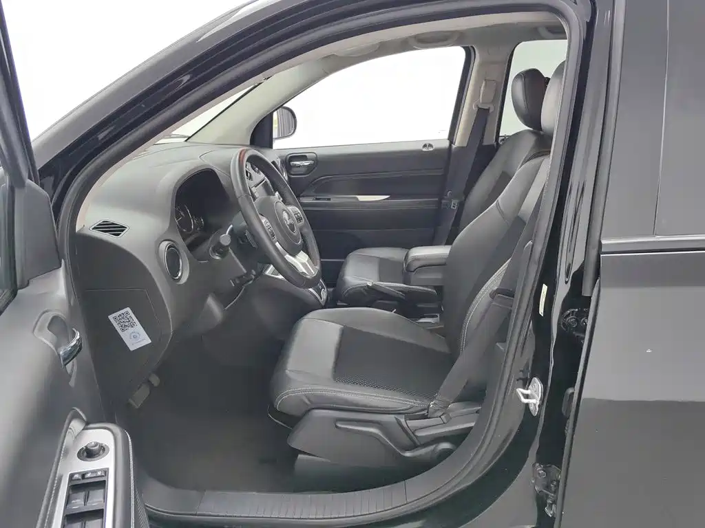 Jeep Compass (Import) — миниатюра 10