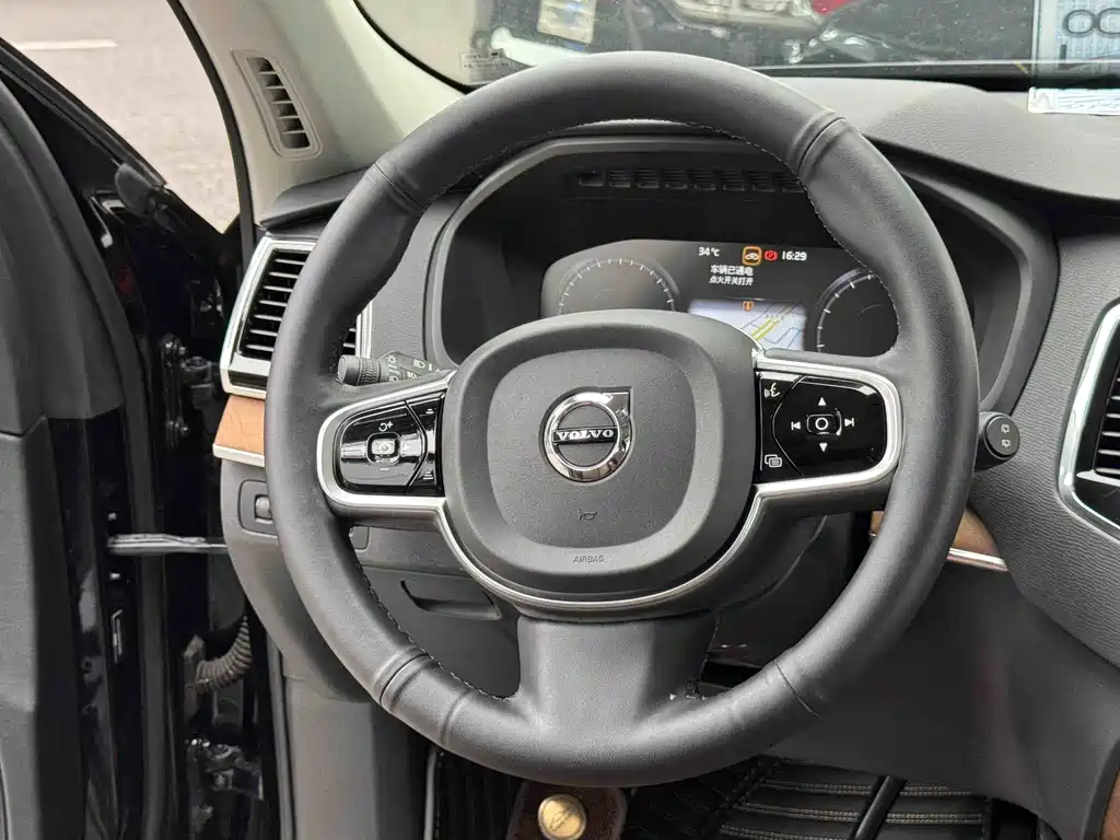 Volvo XC90 — миниатюра 12
