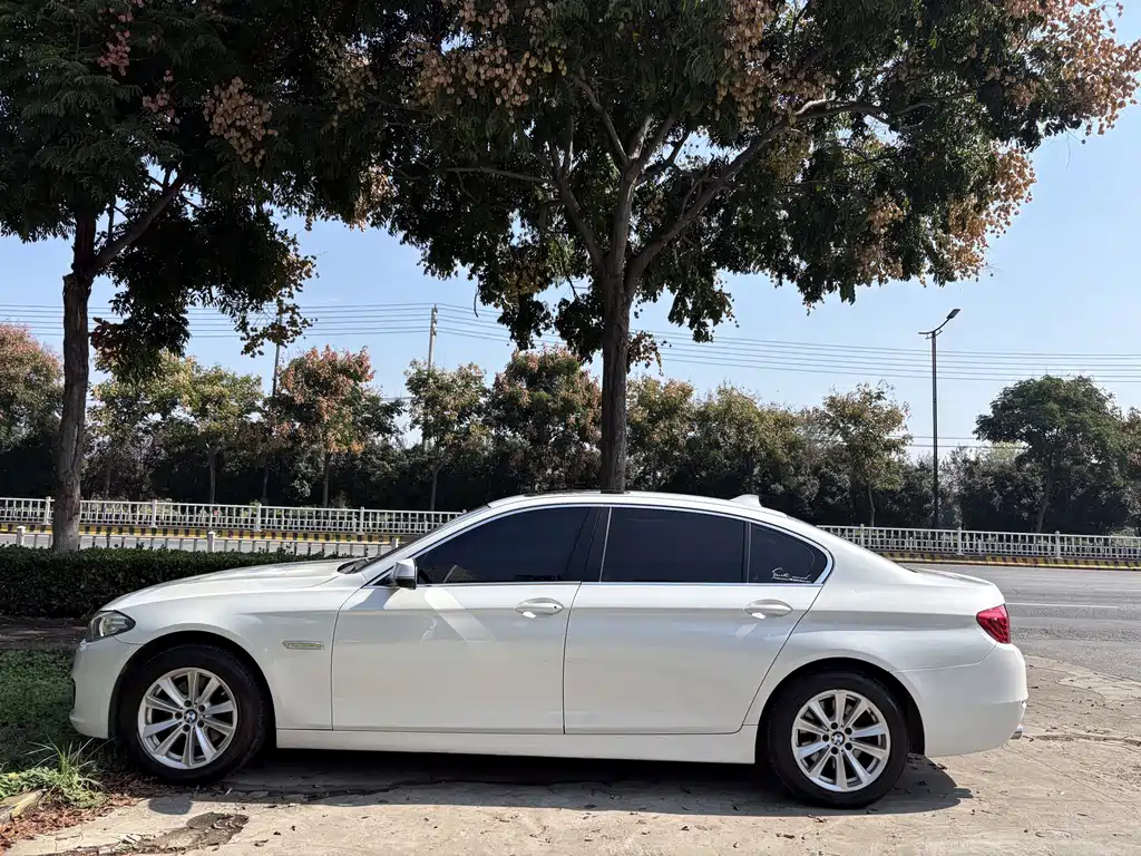 BMW 5 Series — миниатюра 2