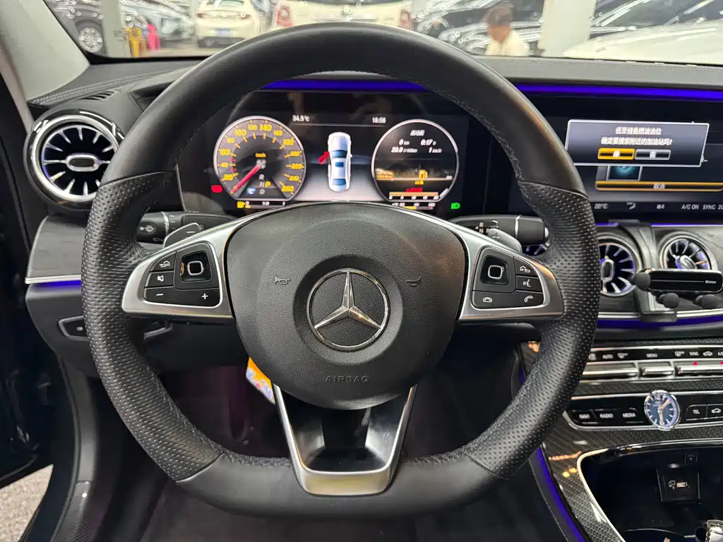 Mercedes-Benz E-Class — миниатюра 13