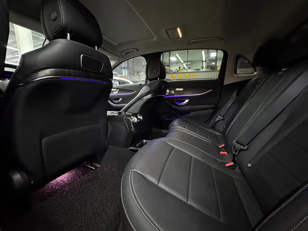 Mercedes-Benz E-Class — миниатюра 10