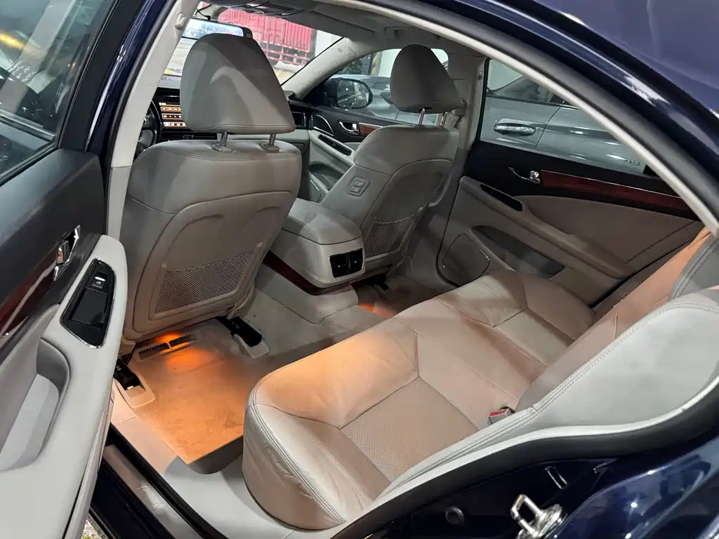 Hongqi Hongqi H7 — миниатюра 9