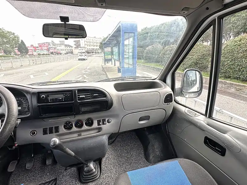 Ford Transit Classic — миниатюра 11