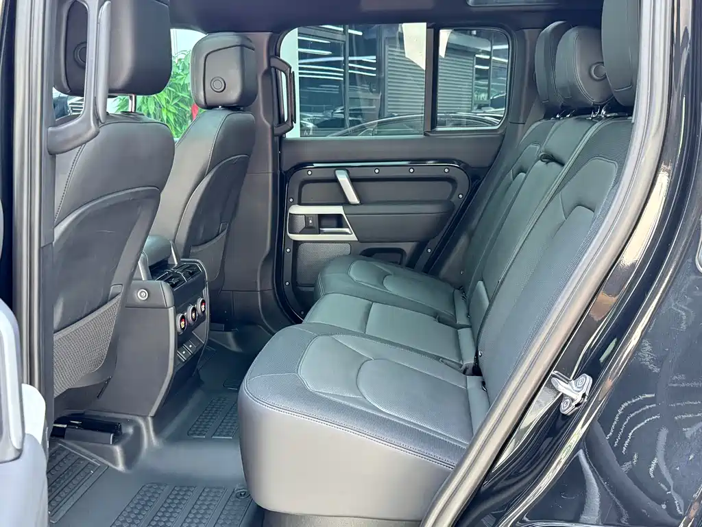 Land Rover Defender — миниатюра 6