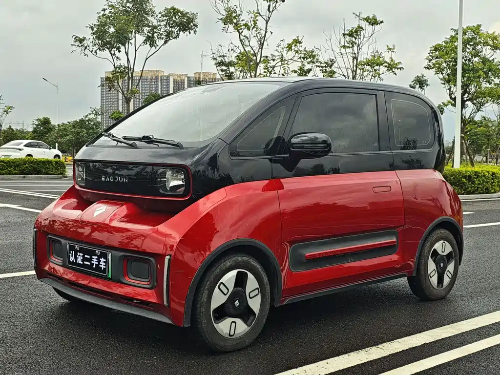 Baojun E300 2021