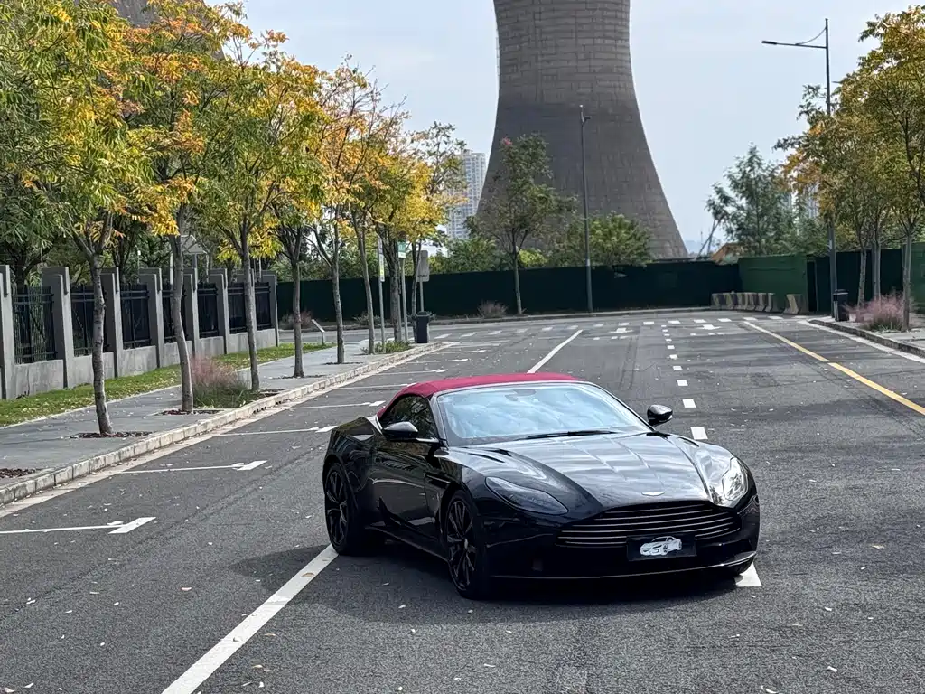 ASTON MARTIN DB11