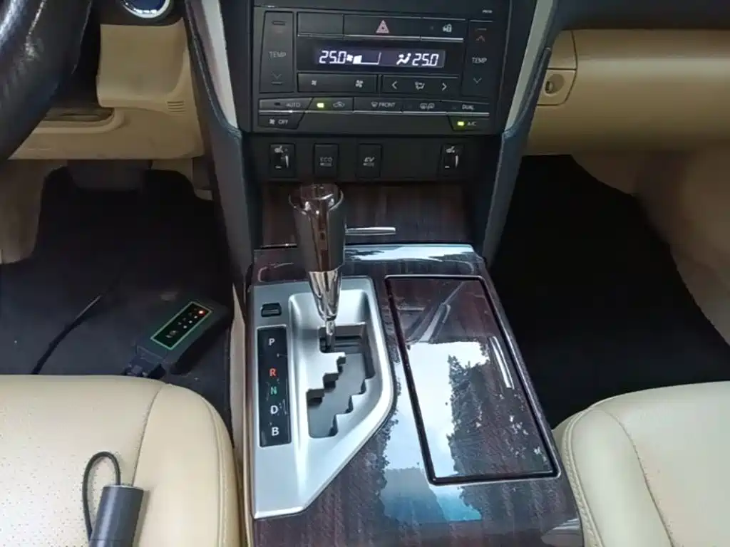 Toyota Camry — миниатюра 14