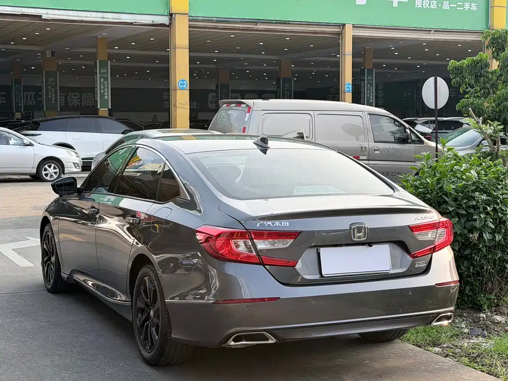 Honda Accord — миниатюра 13