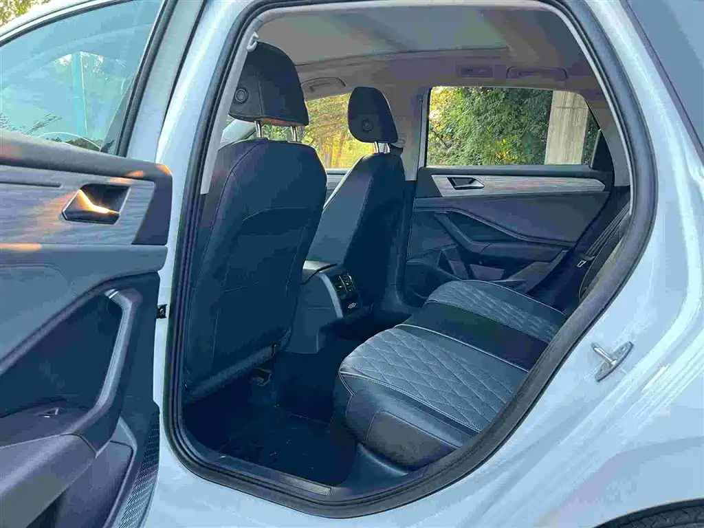Volkswagen Sagitar 2023 300TSI DSG