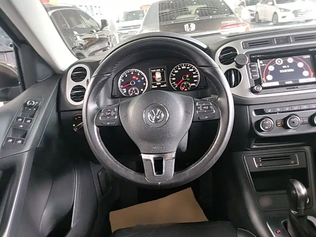 Volkswagen Tiguan — миниатюра 11