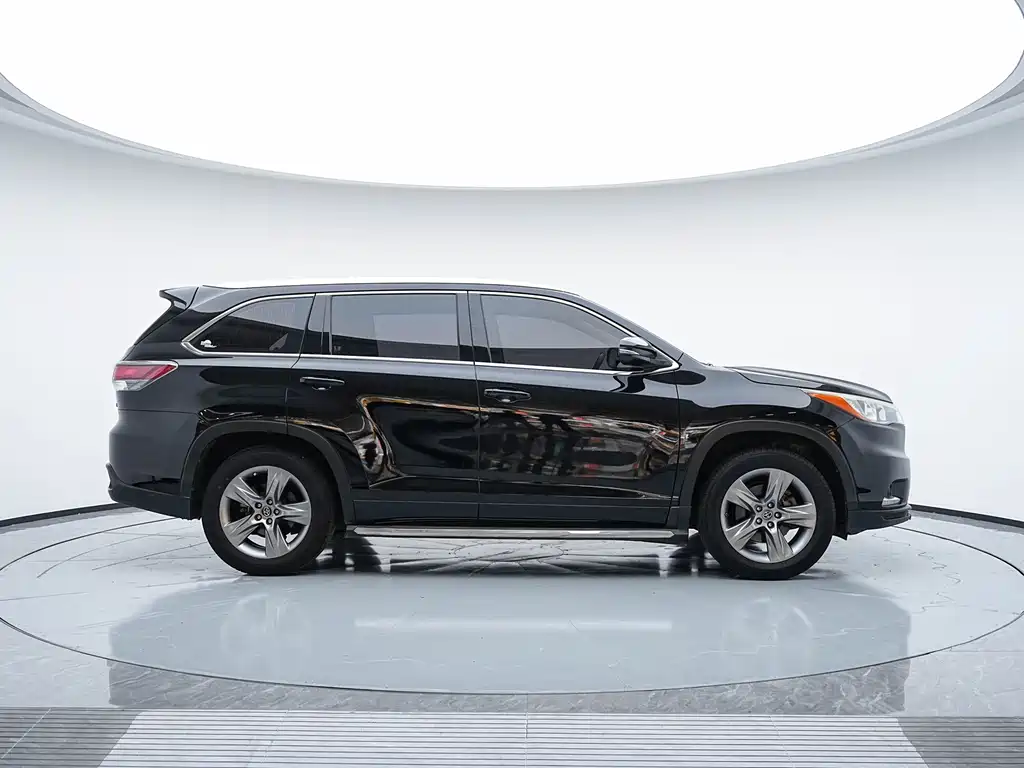 Toyota Highlander 2015 2.0T Luxury 7 мест