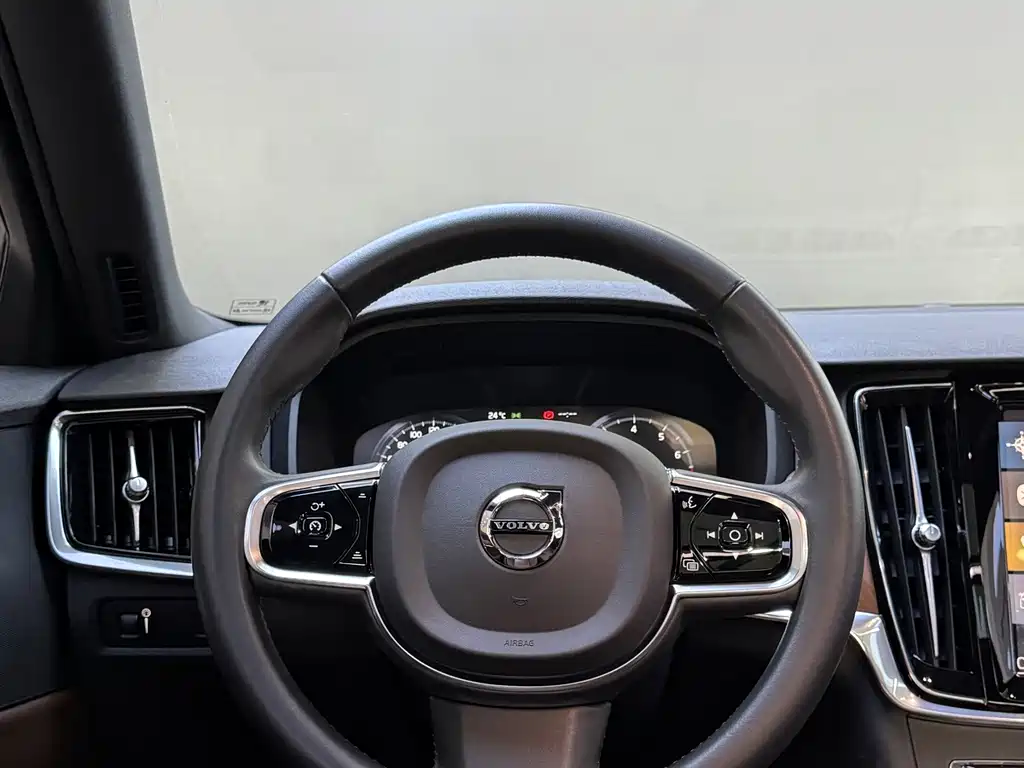 Volvo S90 — миниатюра 17