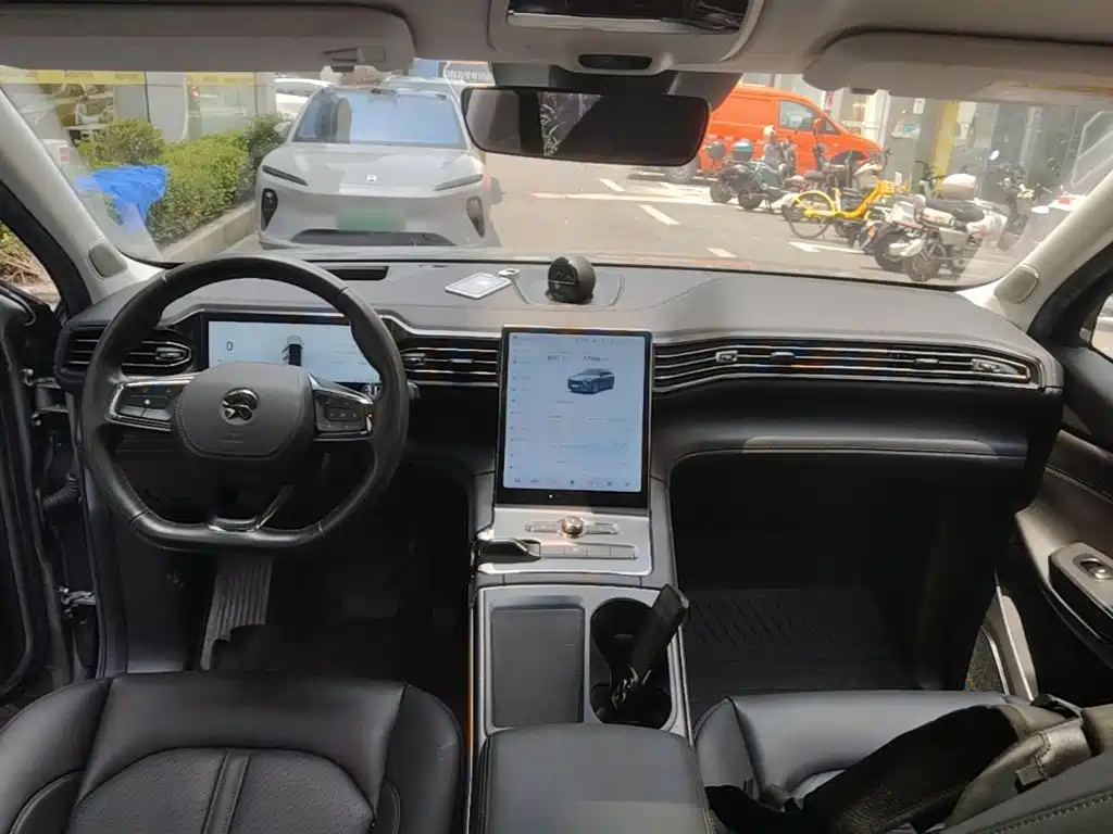 NIO ES6 — миниатюра 10