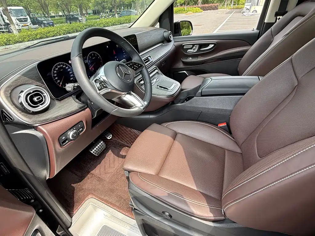Mercedes-Benz V-Class V 2024 V 300 L Luxury