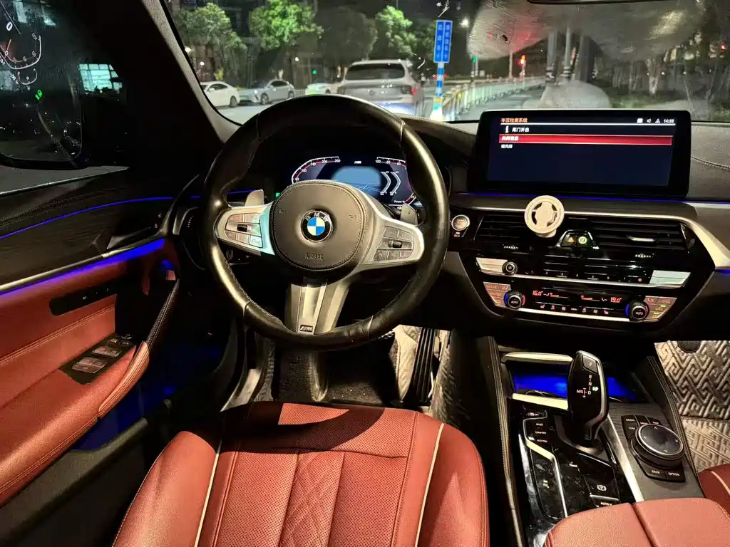 BMW 5 Series — миниатюра 6