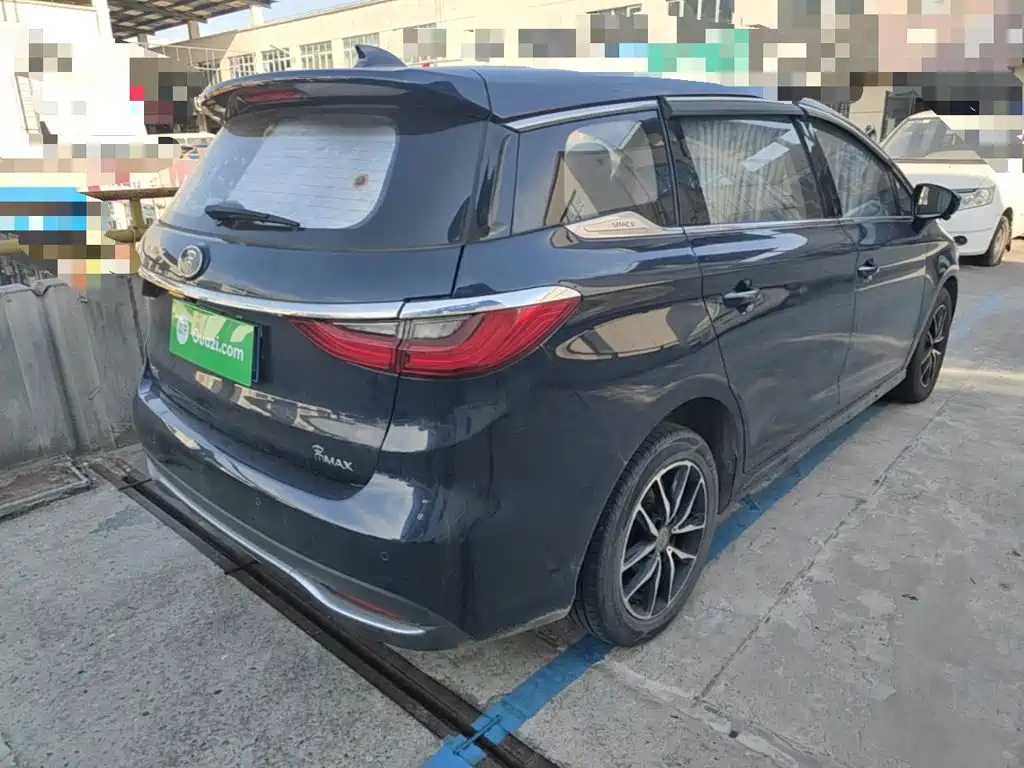 BYD MAX — миниатюра 7