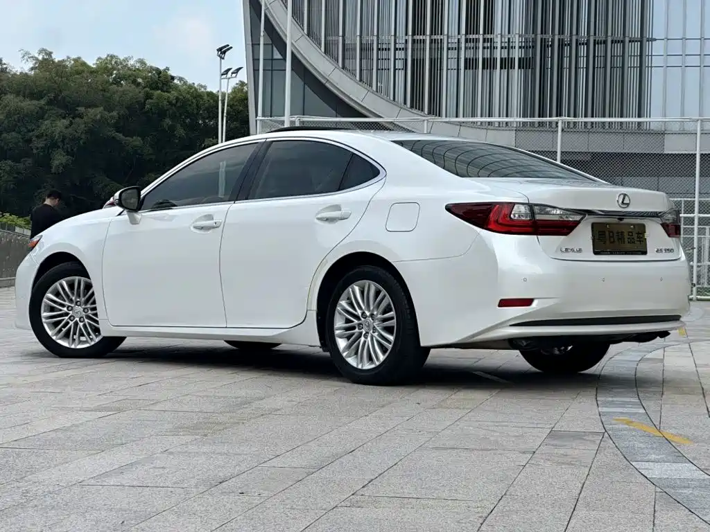Lexus ES — миниатюра 6