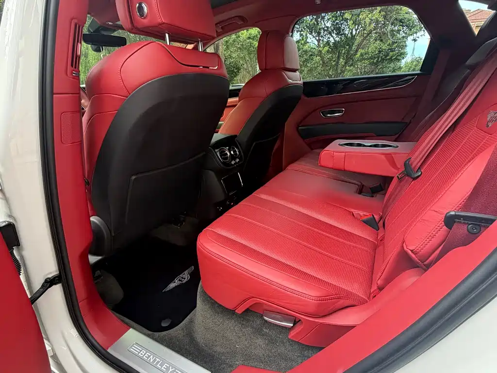 Bentley Bentayga — миниатюра 8