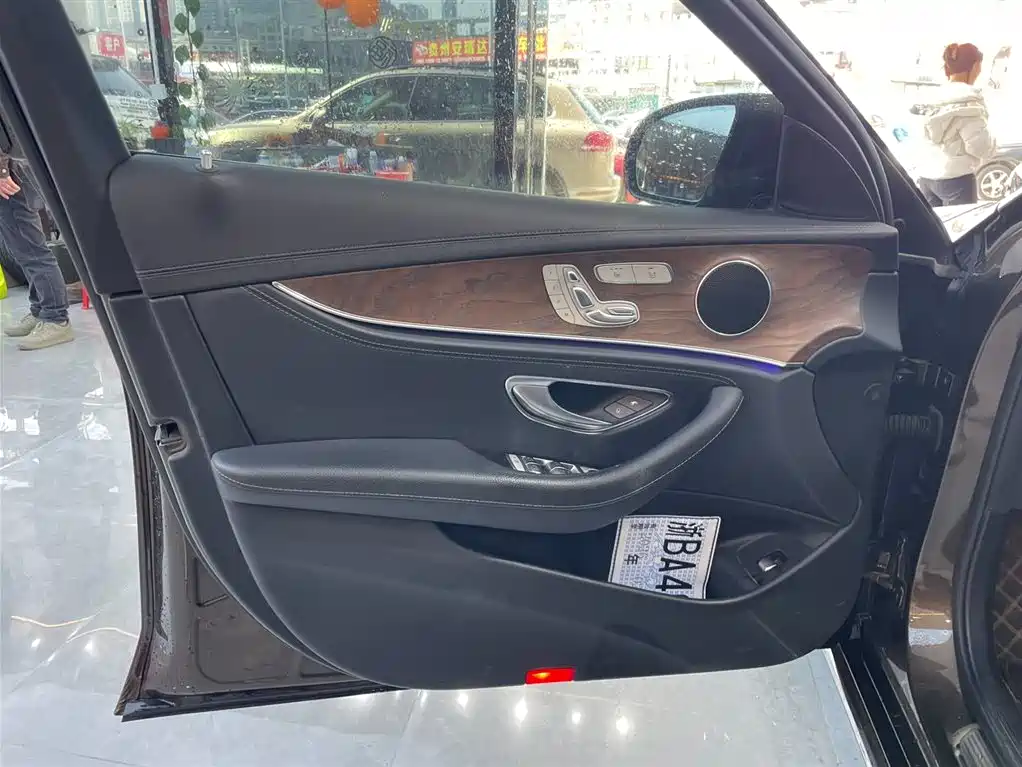 MERCEDES-BENZ E CLASS