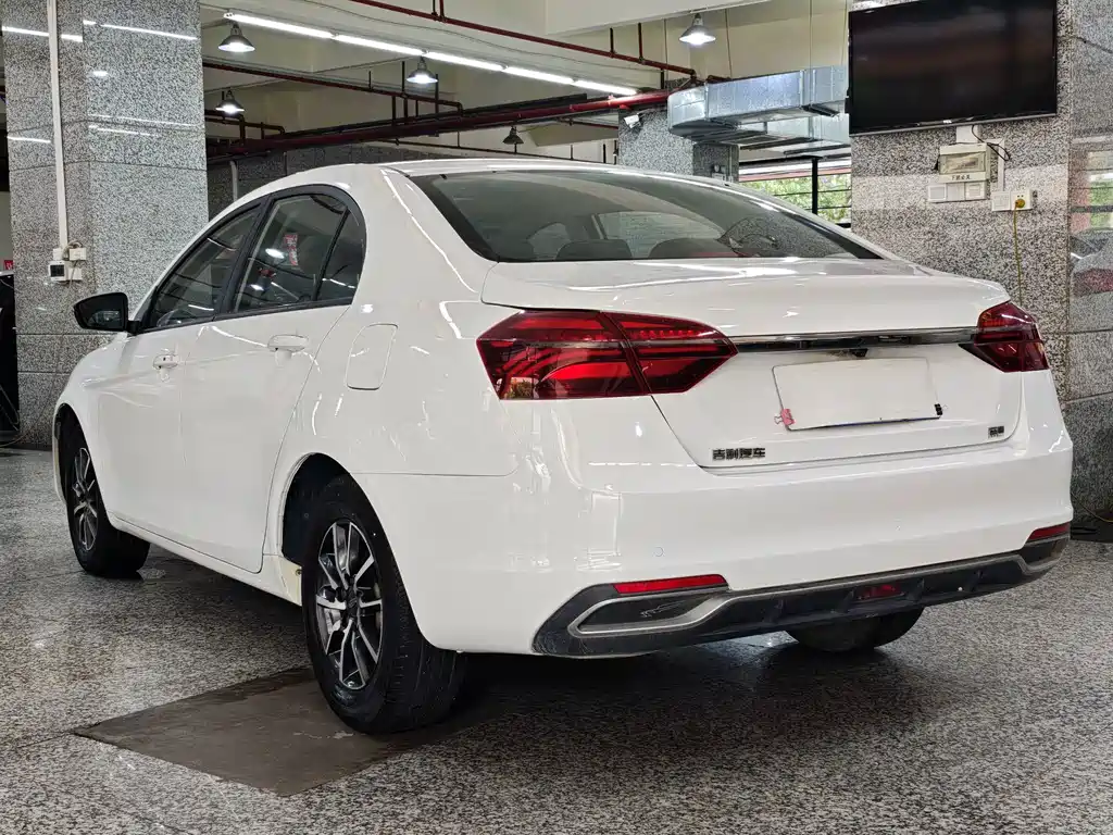Geely Emgrand — миниатюра 12