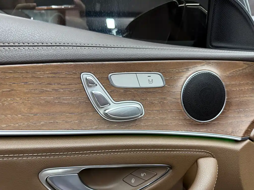 Mercedes-Benz E-Class — миниатюра 19