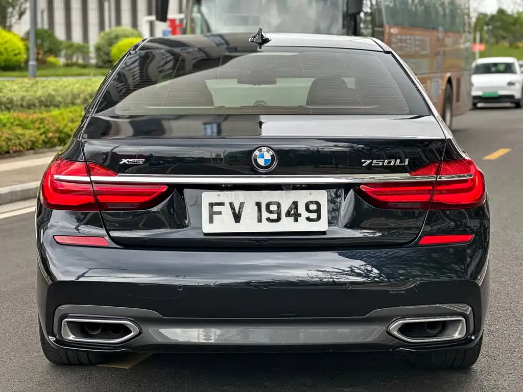 BMW 7 Series — миниатюра 7