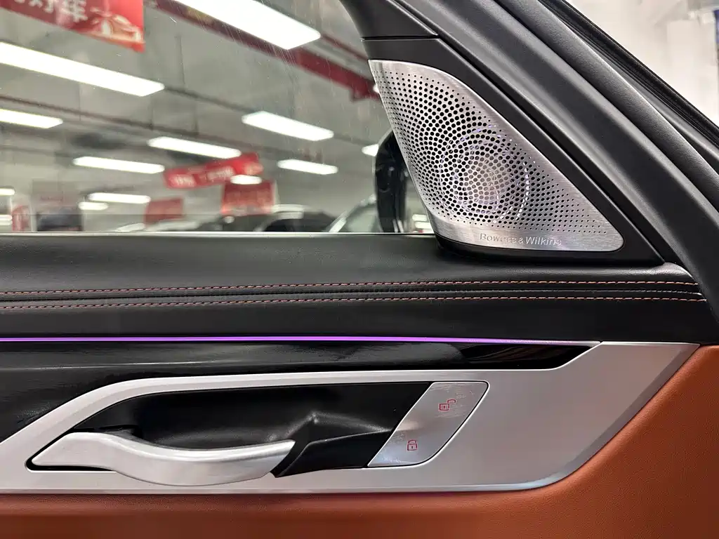 BMW 7 Series — миниатюра 26