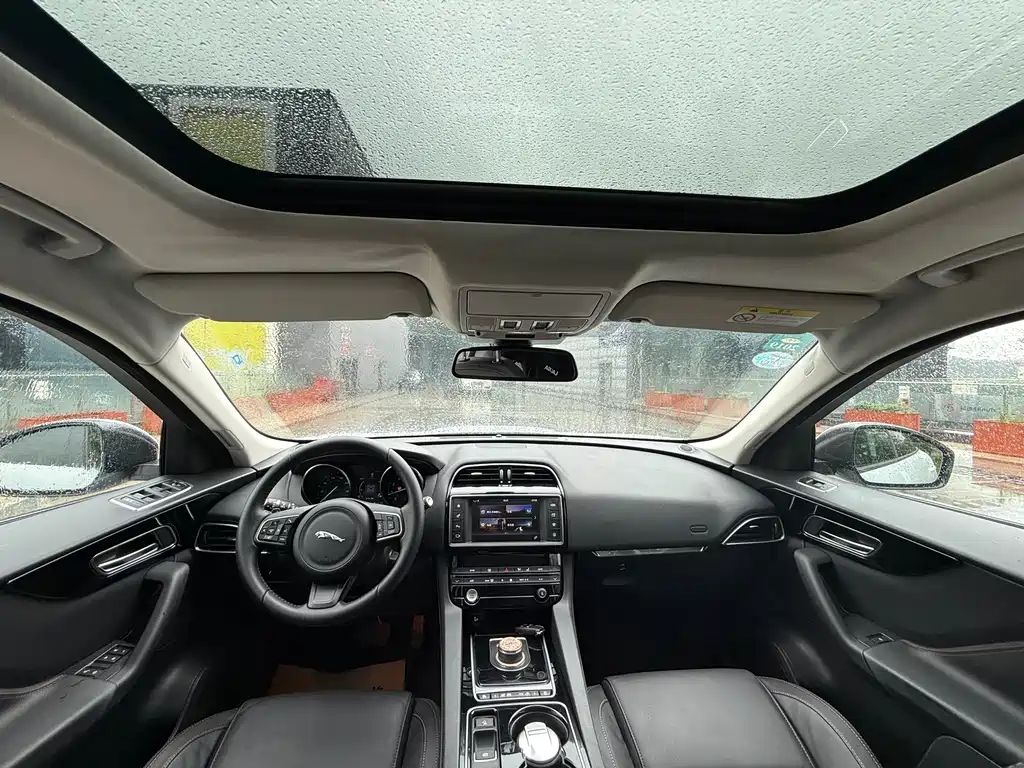 JAGUAR  F PACE