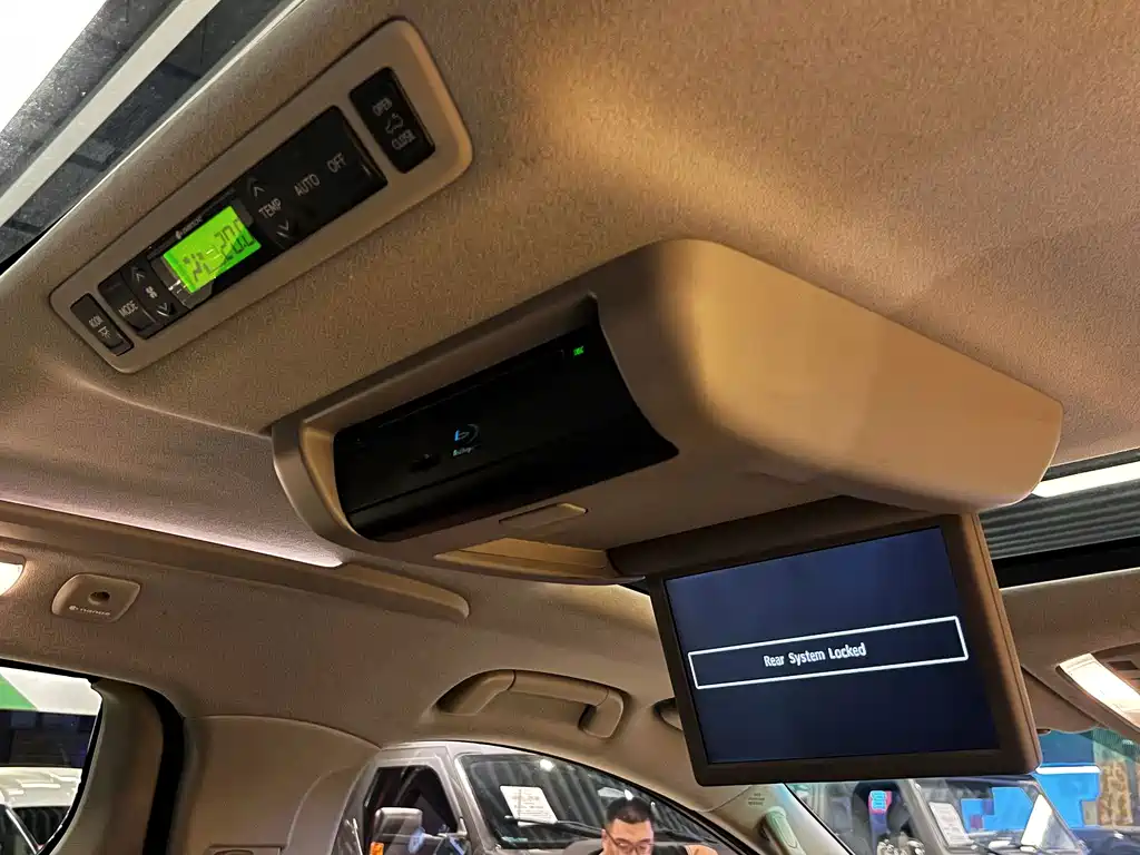 Toyota Alphard — миниатюра 21