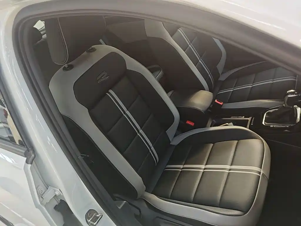 Volkswagen T-Roc — миниатюра 24