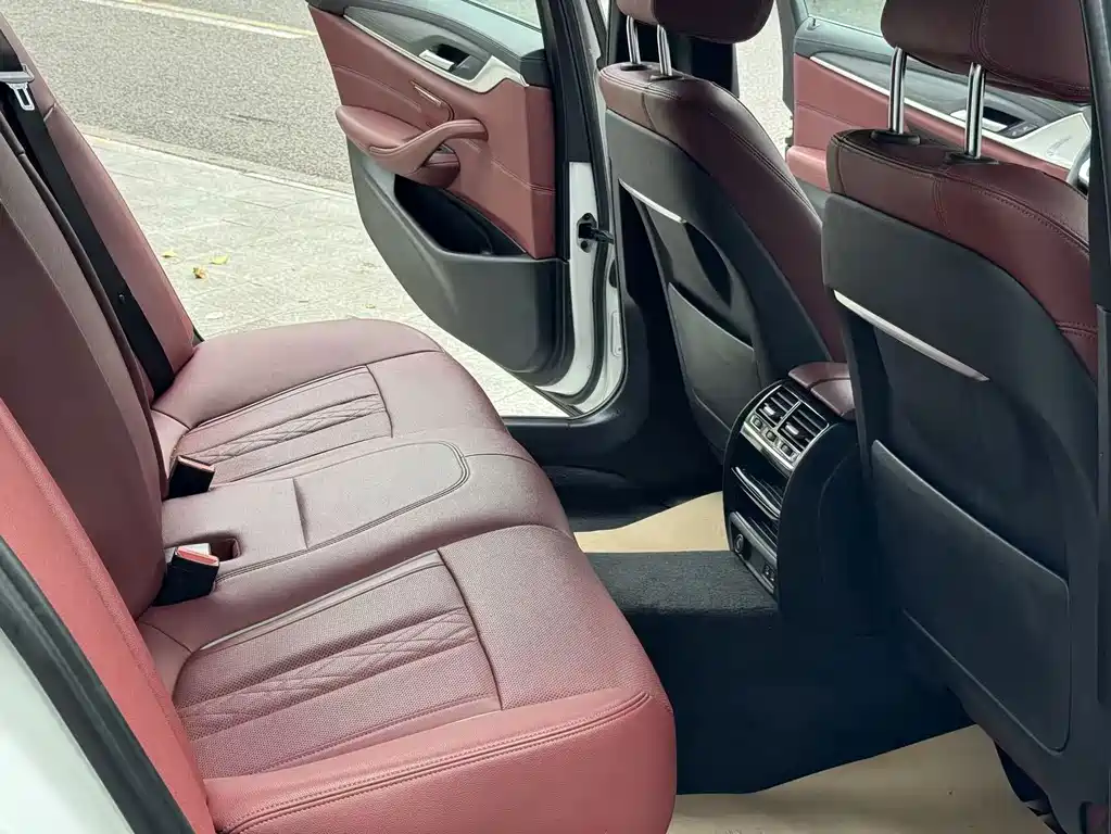 BMW 5 Series — миниатюра 9