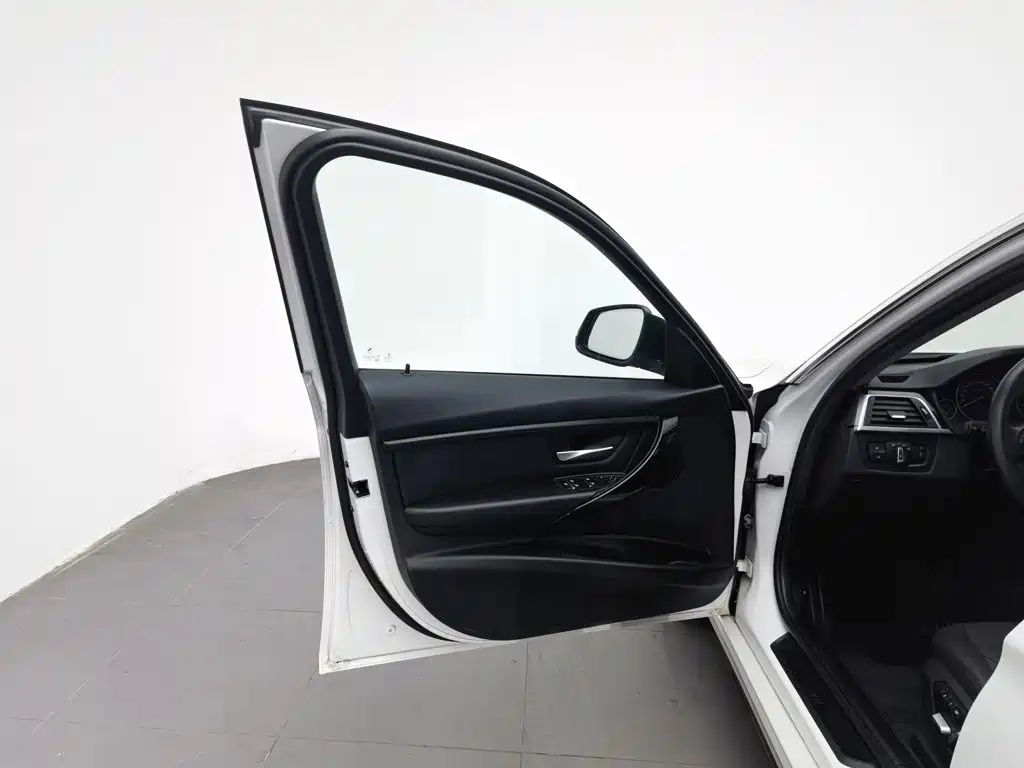 BMW 3 Series — миниатюра 8