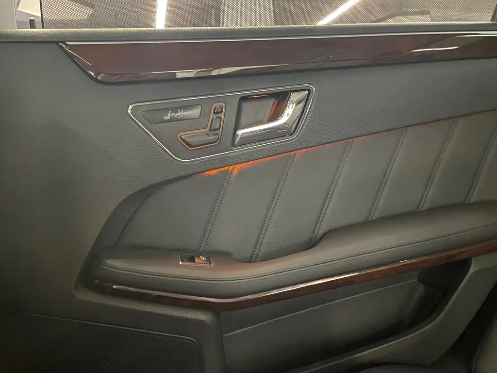 Mercedes-Benz E-Class — миниатюра 38