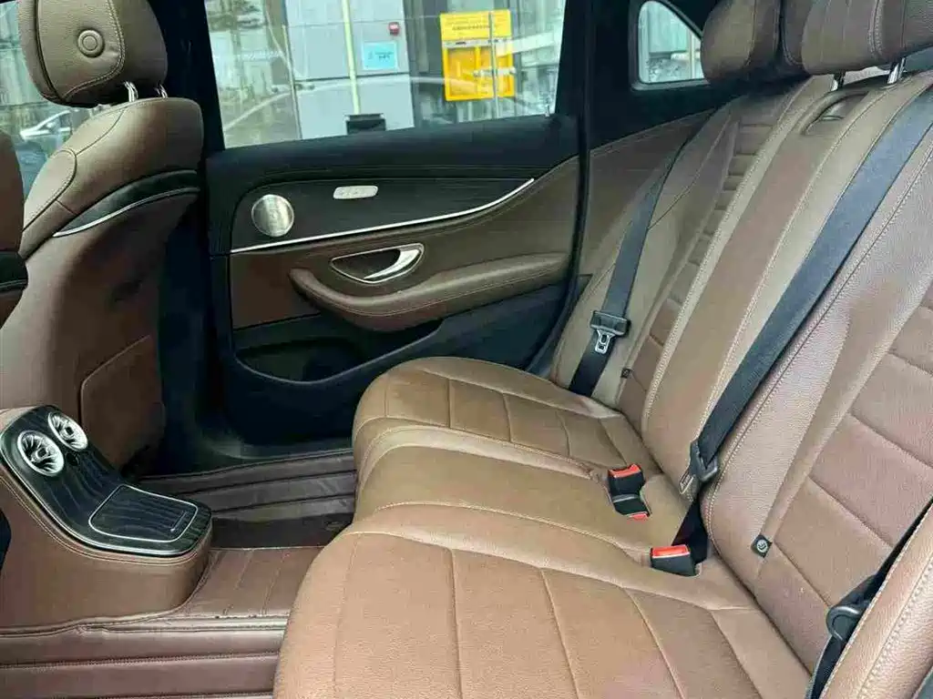 Mercedes-Benz E-Class — миниатюра 10