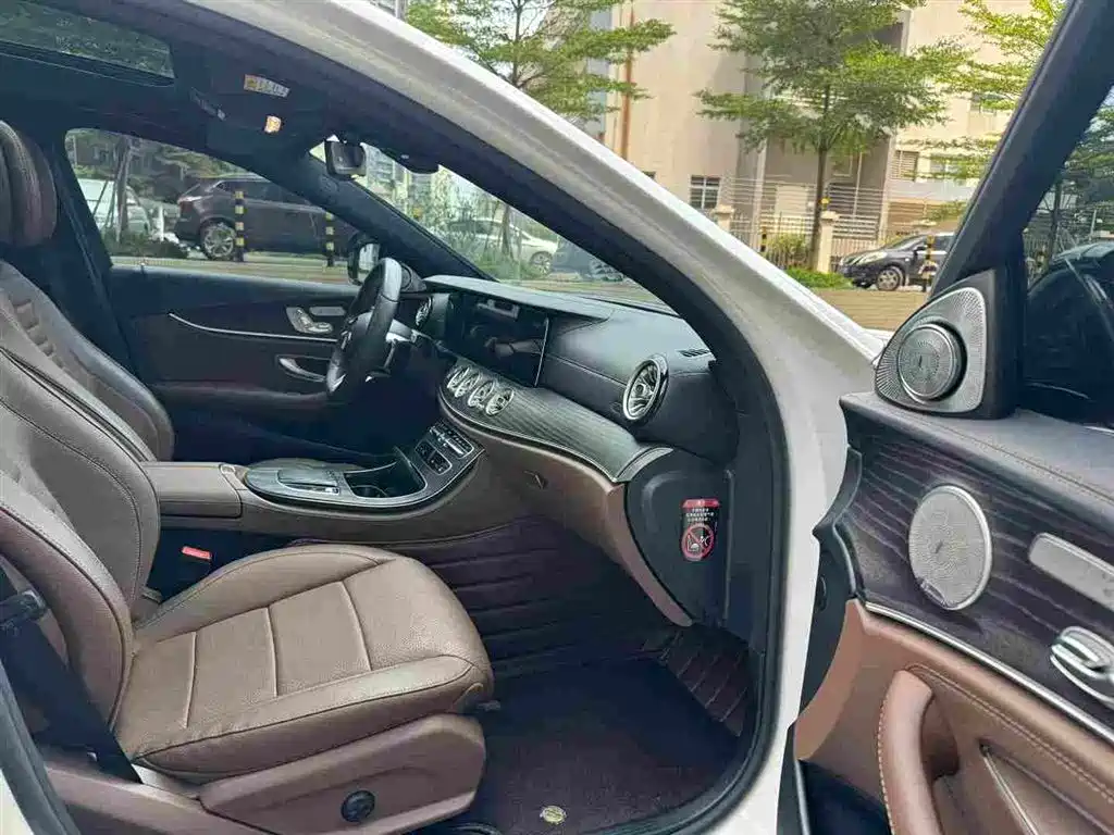Mercedes-Benz E-Class — миниатюра 7