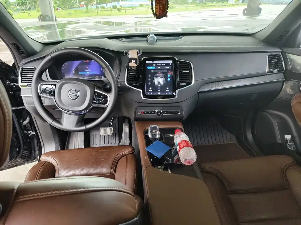 Volvo XC90 PHEV — миниатюра 10