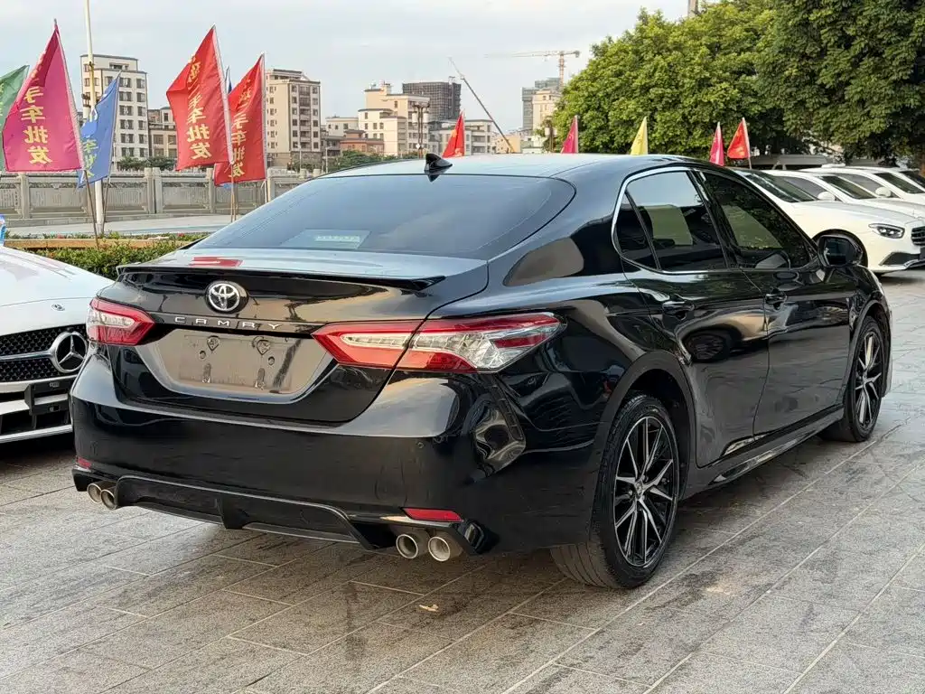 Toyota Camry — миниатюра 4