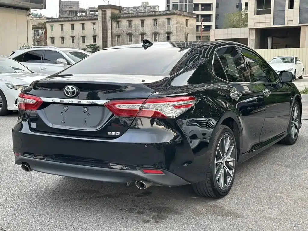 Toyota Camry — миниатюра 4