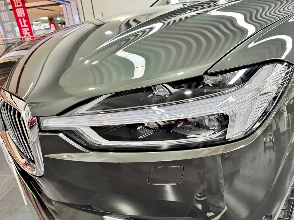 VOLVO XC60 PLUG IN HYBRID