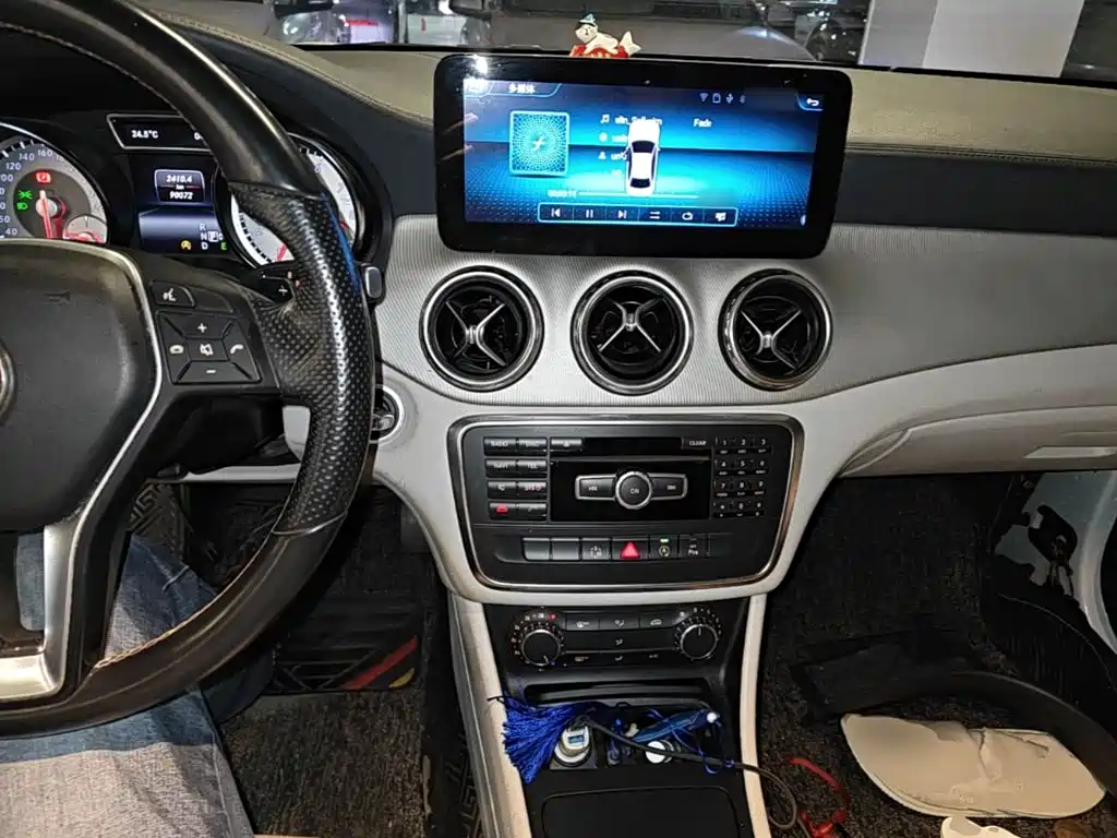 Mercedes-Benz GLA — миниатюра 10